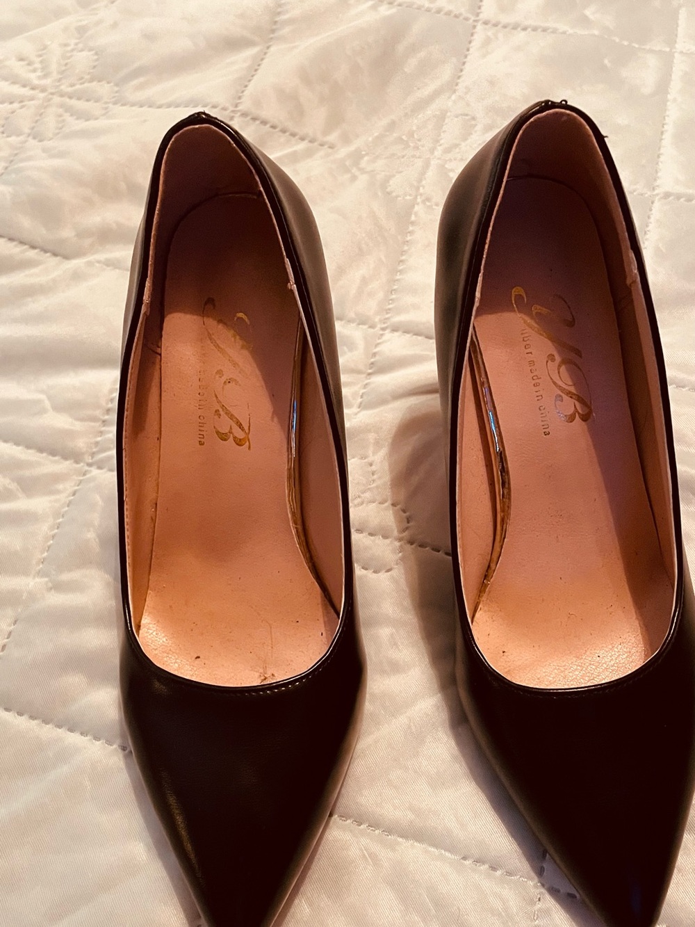 Elegant Black Pointed-Toe Pump Heels